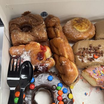 Legendary Doughnuts - Bakeries Near Me - Covington, Washington Legendary Doughnuts - Bakeries Near Me - Covington, Washington