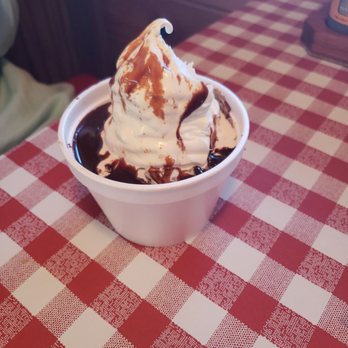 Buddy’s bar-b-q - Hot fudge sundae! - Barbeque Near Me - Kingston, Tennessee