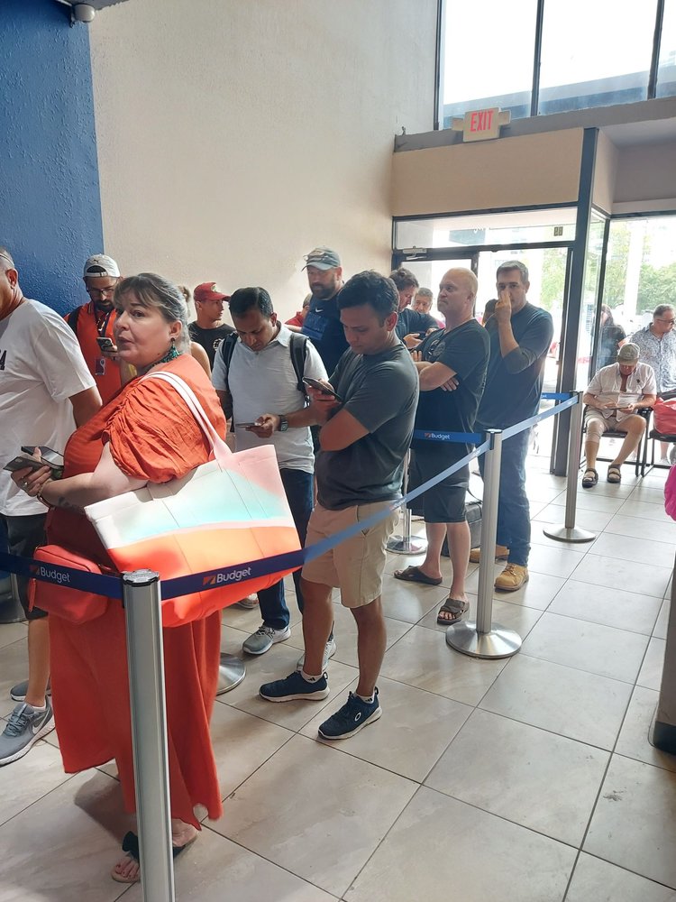 Been waiting an hour. 12 more people in front of us. Yelp