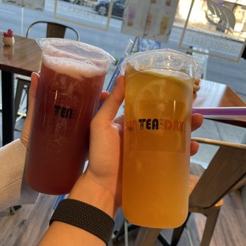 Sun Tea Day - ltr: white peach oolong tea & house special fruit tea - Bubble Tea Near Me - Arcadia, California