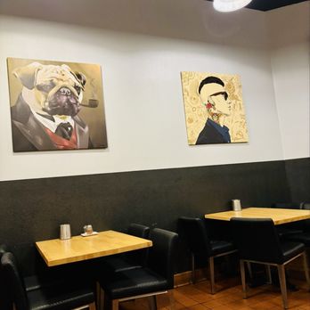 D6 Pizza - Lots of cool art pieces on the walls - Pizza Near Me - Hesperia, California