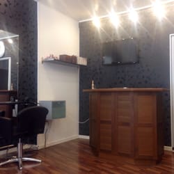 Ali's Barber Shop - Her kan der betales med mobilepay :)