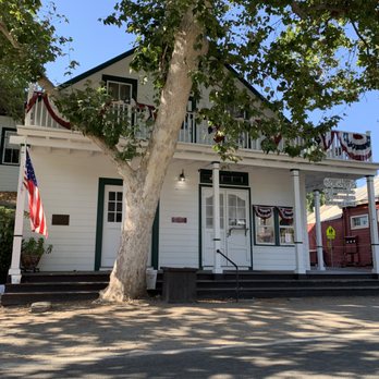 Knight's Ferry Creamery - the front of the building - Ice Cream & Frozen Yogurt Near Me - Knights Ferry, California