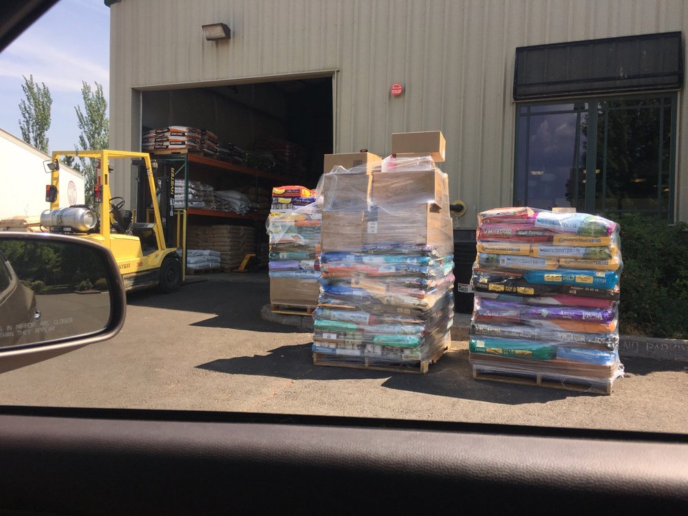 OREGON FEED & PET Updated September 2024 220 SW Scalehouse Lp, Bend, Oregon Pet Stores