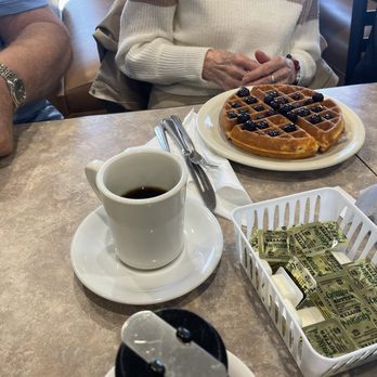 Mr. Waffle Deluxe - Waffle with fresh blueberries - Breakfast & Brunch Near Me - Crest Hill, Illinois