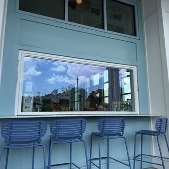 Perla Raw Bar - Outside Bar - Seafood Near Me - Wilmington, North Carolina