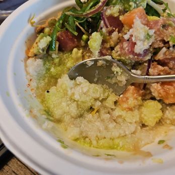 Sweetfin - Belmont Shore - Signature bowl with cauliflower rice - Poke Near Me - Long Beach, California Sweetfin - Belmont Shore - Signature bowl with cauliflower rice - Poke Near Me - Long Beach, California