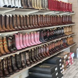 Brother’s Western Wear - Contamos con botas para dama