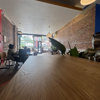 Early Yves - Spacious spot to work or chill - Cafes Near Me - Brooklyn, New York