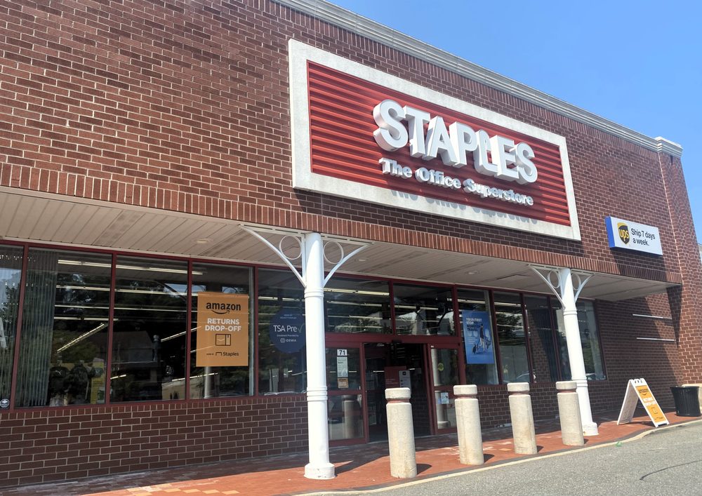 STAPLES Updated July 2024 18 Photos & 18 Reviews 71 School St