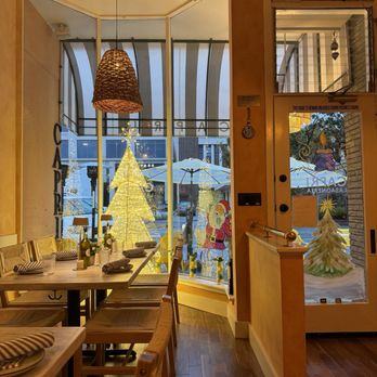 Capri Lasagneria - Cozy Christmas Vibe - Italian Near Me - Burlingame, California Capri Lasagneria - Cozy Christmas Vibe - Italian Near Me - Burlingame, California
