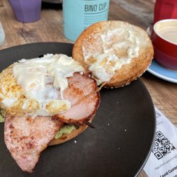 The Diver Cafe - Breakie roll
