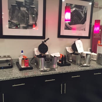 Hampton Inn & Suites Roanoke Airport - Waffle maker - Hotels Near Me - Roanoke, Virginia Hampton Inn & Suites Roanoke Airport - Waffle maker - Hotels Near Me - Roanoke, Virginia