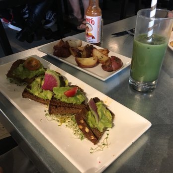 Toast - Avocado toast (vegan) with side of potatoes - Breakfast & Brunch Near Me - Temecula, California Toast - Avocado toast (vegan) with side of potatoes - Breakfast & Brunch Near Me - Temecula, California