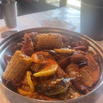 Cap't Loui - The 3 lbs + 2 sides combo - Seafood Near Me - Cupertino, California