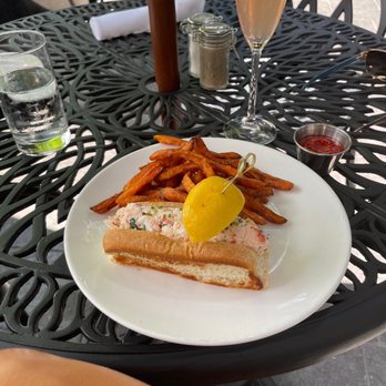 Nose Dive - Lobster roll and sweet potato fries - Gastropubs Near Me - Greenville, South Carolina