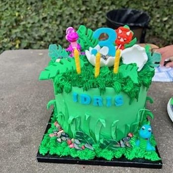 Silver Dahlia Baking - Custom Cakes Near Me Silver Dahlia Baking - Custom Cakes Near Me