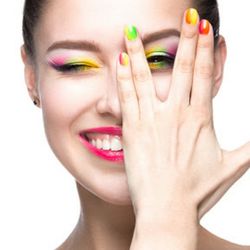 Gravity Studio - Color on your nails always brings you a smile.