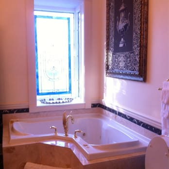 Oak Crest Mansion - Bed & Breakfast Near Me - Pass Christian, Mississippi
