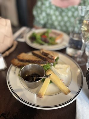 Les Antiquaires by null