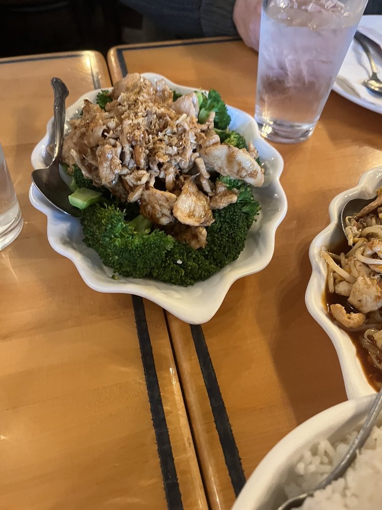 PON PROEM THAI RESTAURANT Updated November 2024 31 Photos & 137