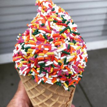 Breakers Ice Cream - Ice Cream & Frozen Yogurt Near Me - Woburn, Massachusetts