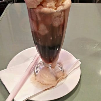 Mo's Grill - Root beer float - Burgers Near Me - San Francisco, California Mo's Grill - Root beer float - Burgers Near Me - San Francisco, California