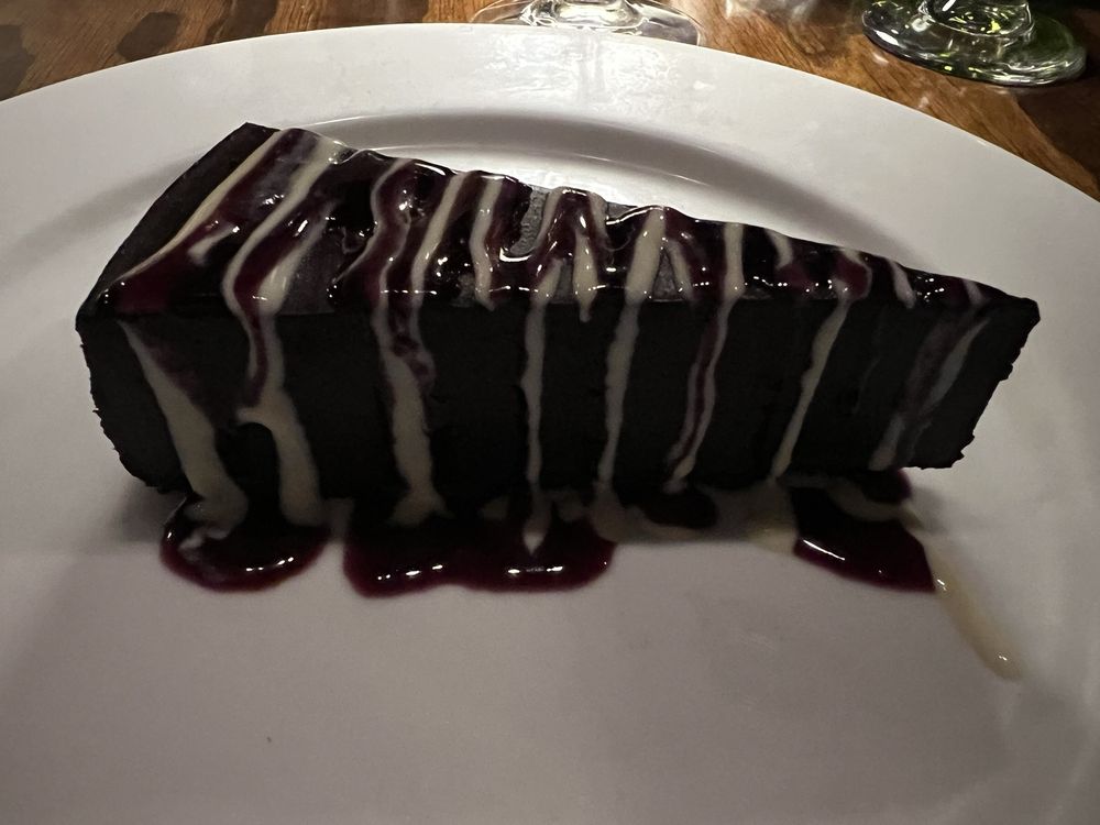 Porters On Main Logo