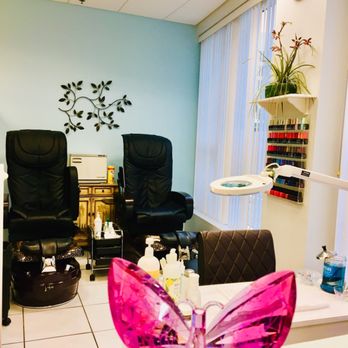 Le Haircut Salon - The pedicure and manicure room. - Hair Salons Near Me - Sarasota, Florida Le Haircut Salon - The pedicure and manicure room. - Hair Salons Near Me - Sarasota, Florida
