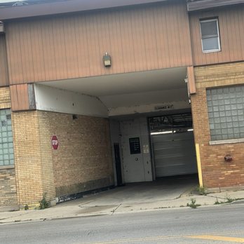 Extra Space Storage - Clark St. entrance - Self Storage Near Me - Chicago, Illinois