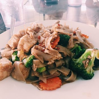 Duang Tawan - Here is Pad See Ewe with fried tofu (yum!!) with the spice level as "a nice little kick" (the waiter's words). I liked it! - Thai Near Me - Baton Rouge, Louisiana