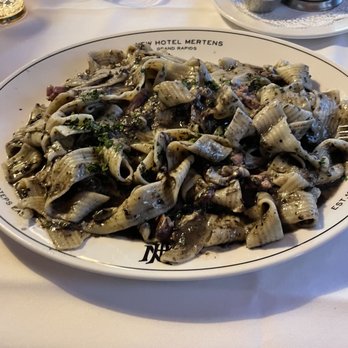 Mertens Prime - Pasta aux jambon et truffe - French Near Me - Grand Rapids, Michigan