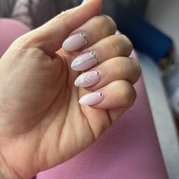 Hannah is an amazing nail tech. She is so gentle and sweet. She also is very professional and has a passion for his work. Hannah is an amazing nail tech. She is so gentle and sweet. She also is very professional and has a passion for his work.