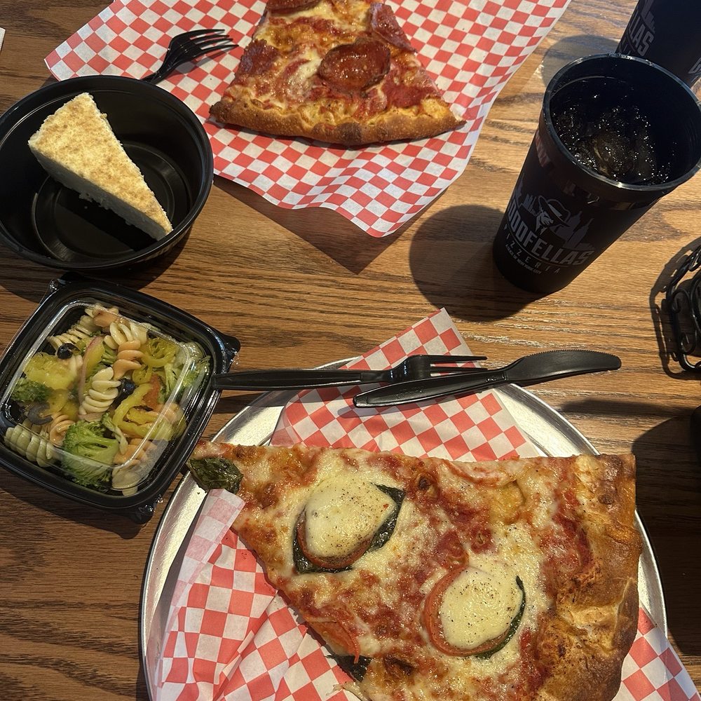 Margarita pizza/lunch special Margarita pizza/lunch special
