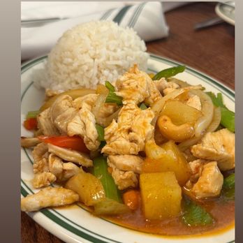 Plue - Cashew Chicken - Thai Near Me - New York, New York Plue - Cashew Chicken - Thai Near Me - New York, New York