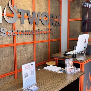 HOTWORX - Sacramento, CA - Arden-Arcade - Front counter - Yoga Near Me - Sacramento, California