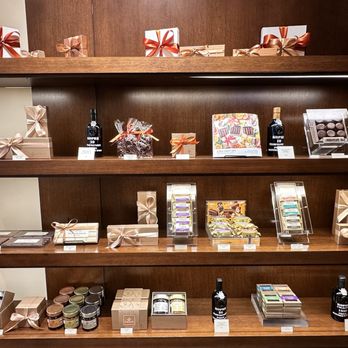 Fran's Chocolates - Chocolatiers & Shops Near Me - Seattle, Washington Fran's Chocolates - Chocolatiers & Shops Near Me - Seattle, Washington