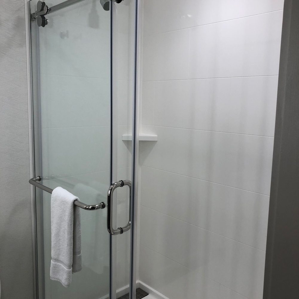 Hampton Inn Chicago McCormick Place - Shower - Hotels Near Me - Chicago, Illinois