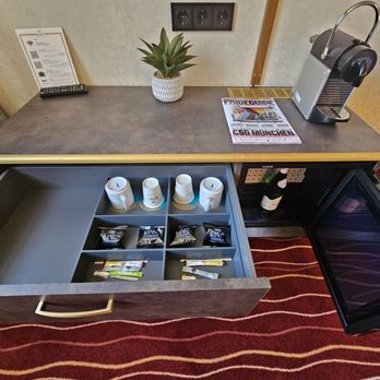 King's Hotel First Class - Some of the amenities include a coffee maker and fridge - Hotels Near Me - Munich, BY King's Hotel First Class - Some of the amenities include a coffee maker and fridge - Hotels Near Me - Munich, BY