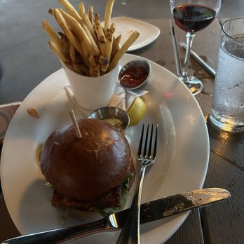Cooper’s Hawk Winery & Restaurant - Blackened Ahi Tuna on a brioche bun with aioli on the side - New American Near Me - Richmond, Virginia