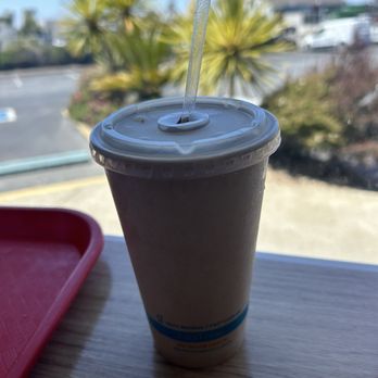 Jollibee - Pineapple Quencher - Fast Food Near Me - Daly City, California