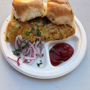 Mumbai Express - Masala Omelet Pav - Food Trucks Near Me - Santa Clara, California