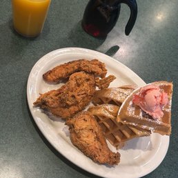 Fried Chicken & Waffle