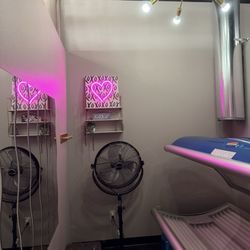 Island Glow Tanning - Level 2 tanning bed.