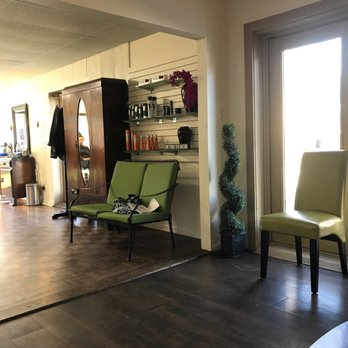 Kenneth’s Hair Salon - Waiting area is cozy. - Hair Salons Near Me - Austin, Texas