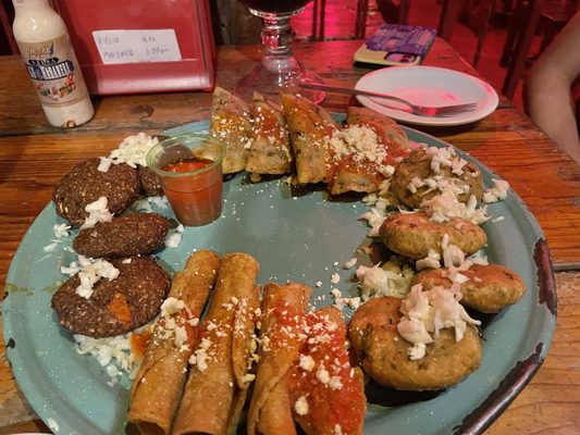 El Cardenal Cantina by null