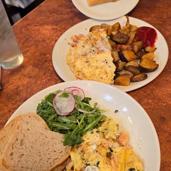 Otto's Place - New American Near Me - Galena, Illinois