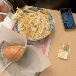 Giuseppe's Pizza & Family Restaurant Willow Grove - Fettuccine Alfredo with grilled chicken.