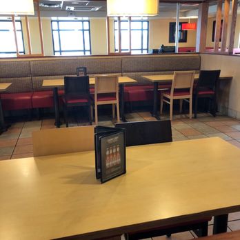 Pizza Hut - Inside - Pizza Near Me - Fajardo, Puerto Rico