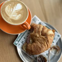 Slowpokes - Vanilla latte and ham & Brie croissant